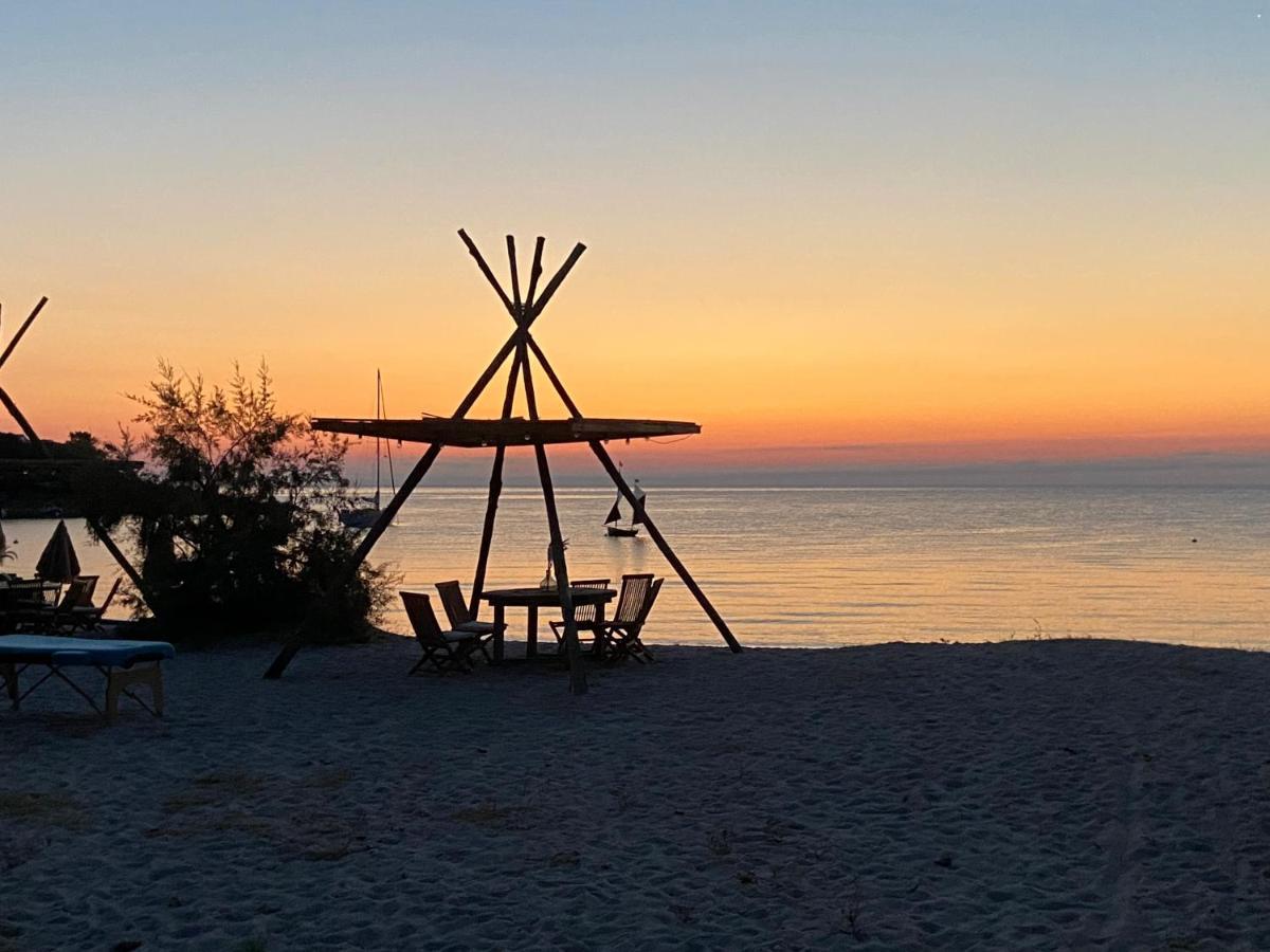Les Lodges De La Plage U Dragulinu ซารี โซเลนซารา ภายนอก รูปภาพ